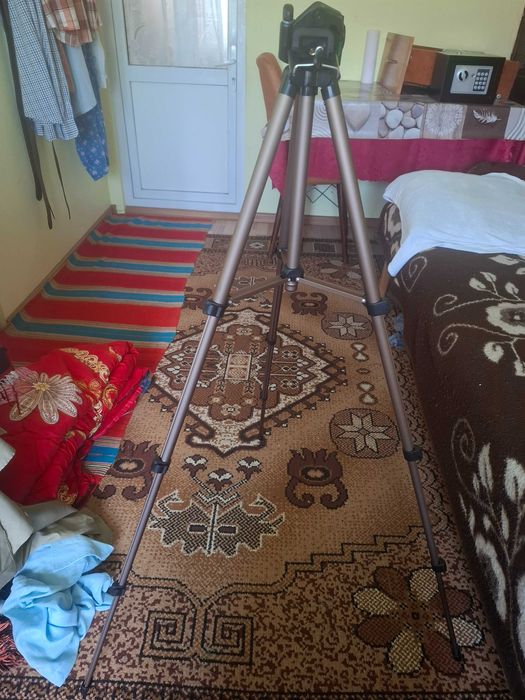 Trepied Hama 125-3D( 42.5-125 cm)- Star 75 L. Folosit pentru filmari, in special camera foto si telefon dar mai mult camera foto, are si suport inclus