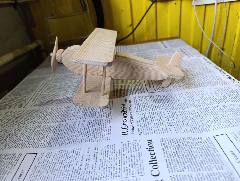 Самолёт из дерева