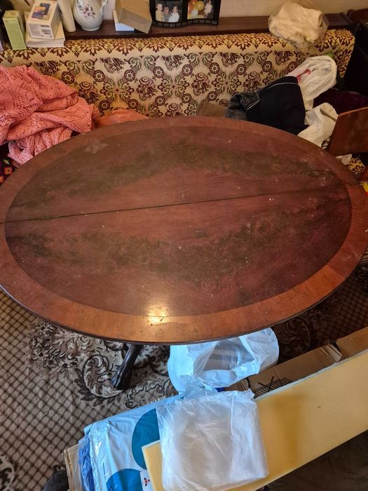Продавам антична маса