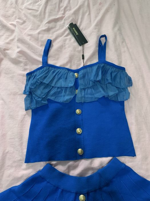 Set 2 piese – top cu volane & fustă plisată