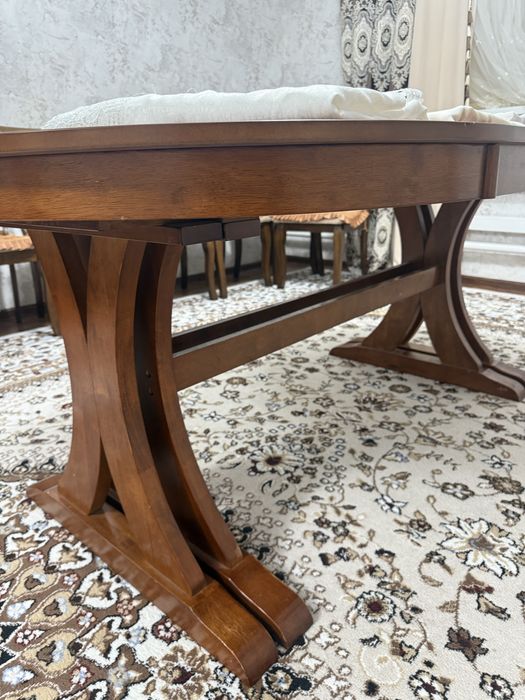 Продам гостинный стол