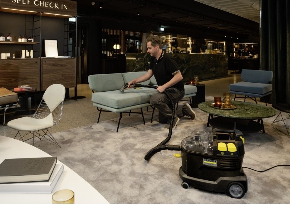 Продам моющий пылесос Karcher