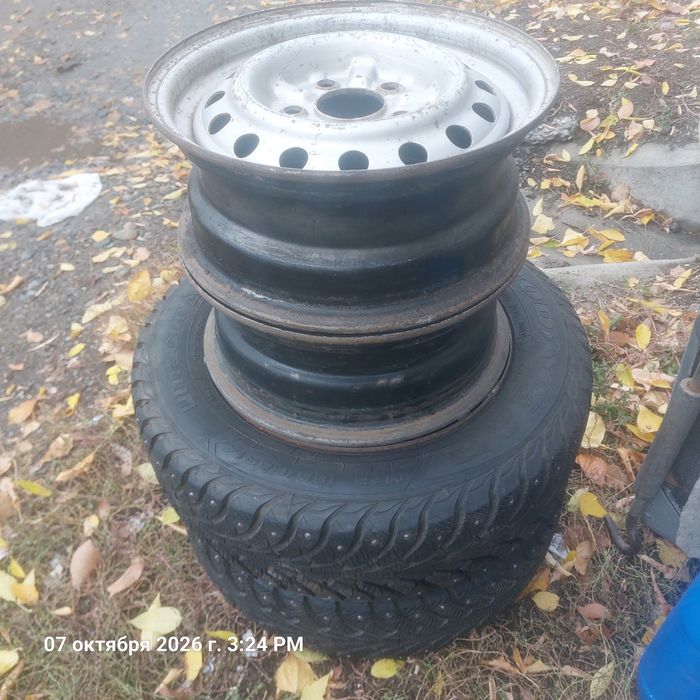 Продам диски и резину.