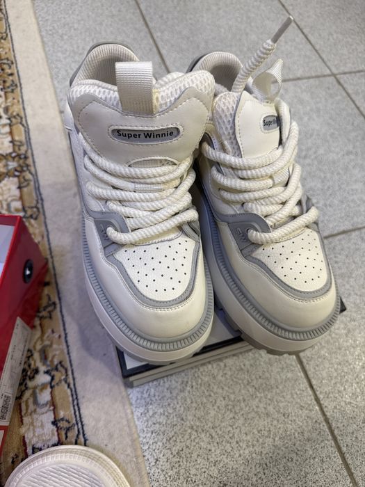 Продам кроссовки