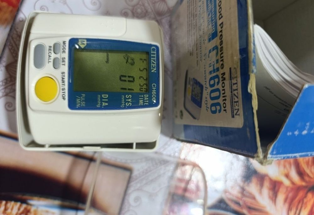 Тонометр на запястье Citizen CH606