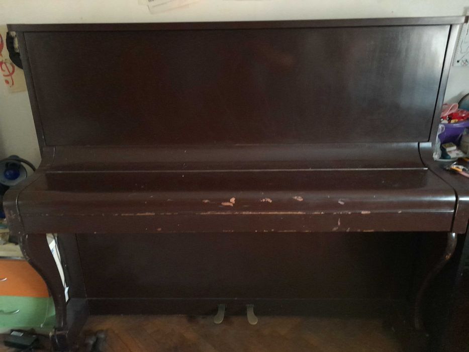 Продавам пиано немско