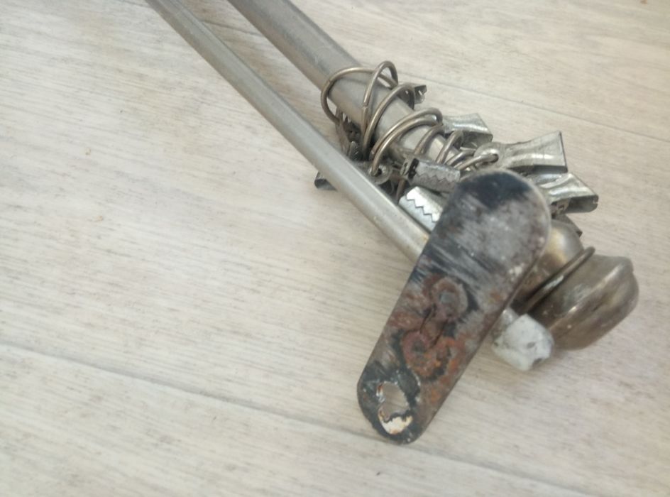 Гардина металлическая.