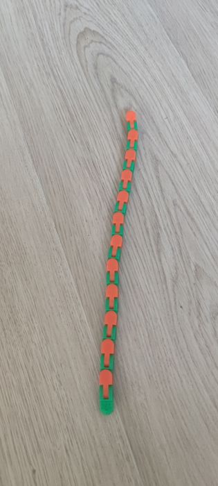 Игрушка зелено-оранжевая