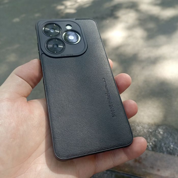 Продам красивый телефон Tecno Spark