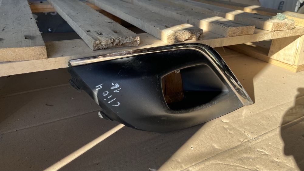 Лява и дясна основа за халоген Renault Clio 4 (2012-2020)