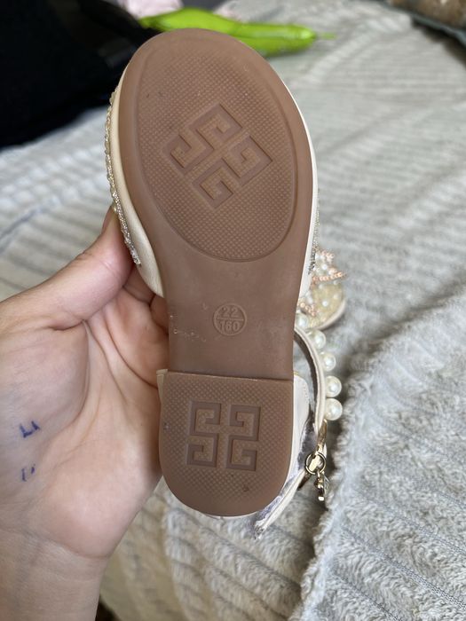 Детская туфелька