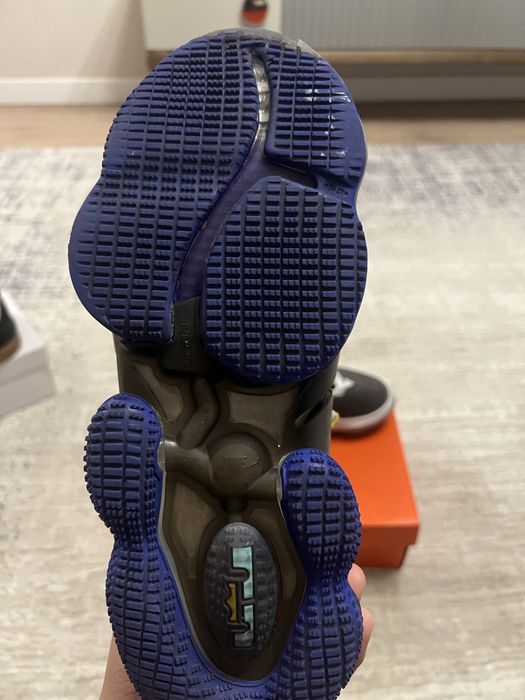 Баскедбольные кросовки nike lebron 19