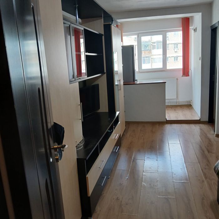 Garsoniera de vânzare