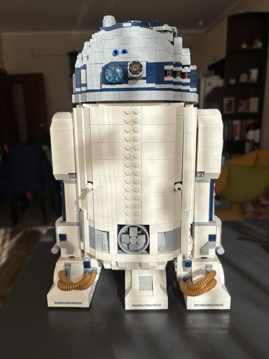 Лего R2D2 сглобено 2314 части