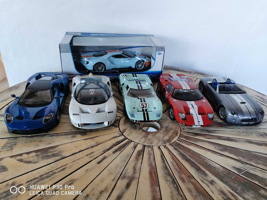 Модели 1:18 колички