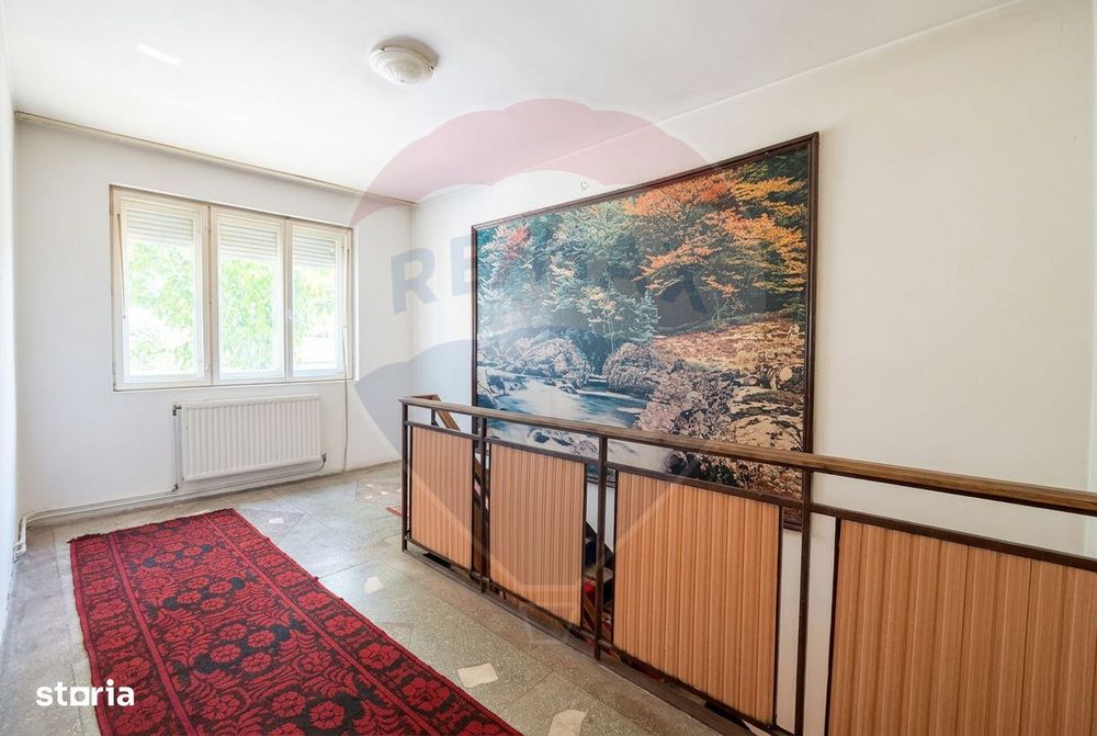 Casă cu 4 camere de vânzare - str. Morii