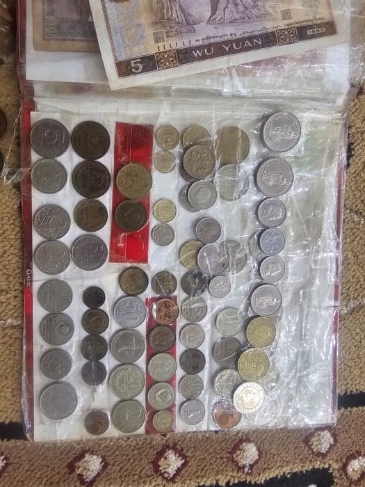 Коллекционные старые монеты и купюры