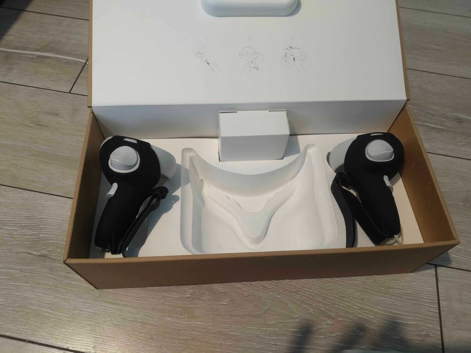 Meta Quest 2 (Oculus) 128GB + Elite Strap + Калъфи. Перфектен!