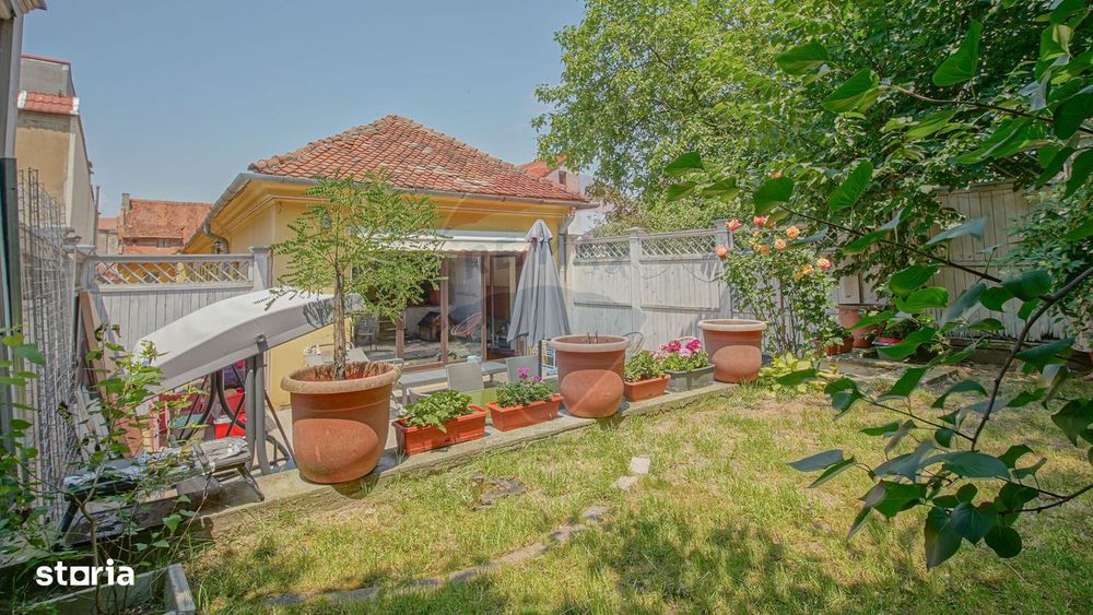 3 camere în Centrul Istoric: 90 mp, curte privată și vedere spre Tampa