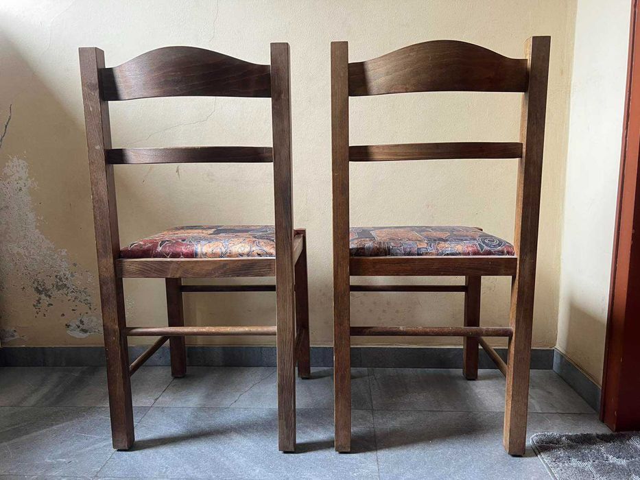 Столове дървени /масив/ с тапицерия на седалката - 8бр