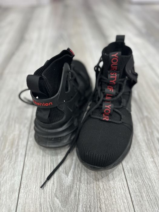 Продам кроссовки