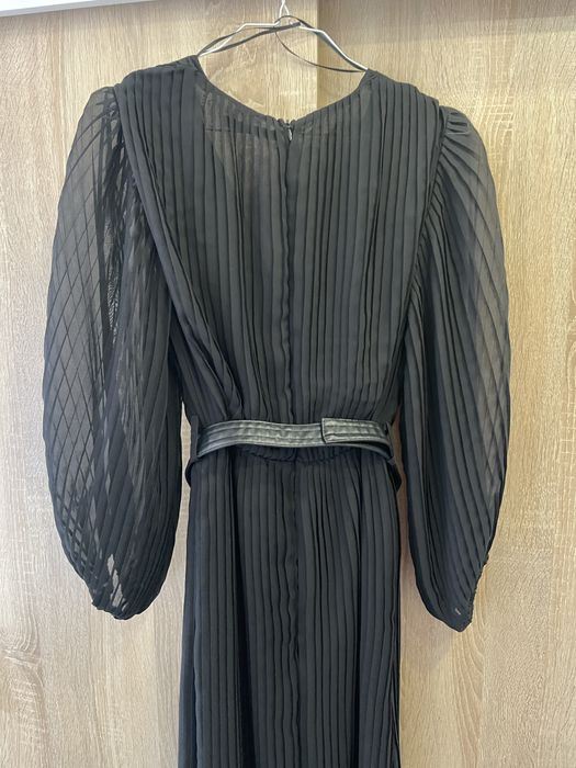 Черна рокля на Zara