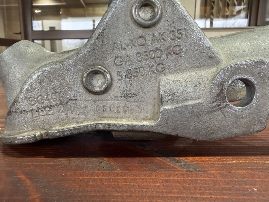 Лапа за теглич ( KNOTT и AL - KO)