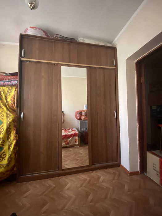 Продам шкаф купе зеркалом
