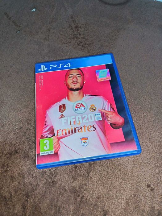 Vand ps 4 pro cu 3 cd plus o maneta originala