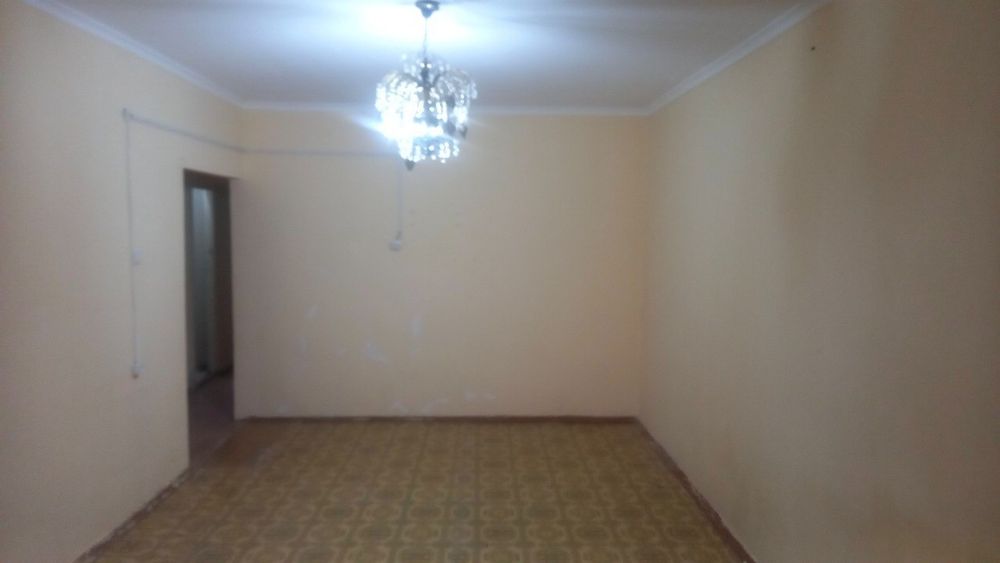 Ижорага берилади 
2 хона 1 кават 
Ор: 7  микр  
Нархи: 200 $  кв  
Тел