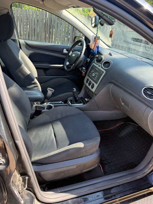 Se vinde ford focus...