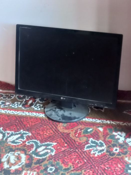 lg led 19 dyum 1600x1050