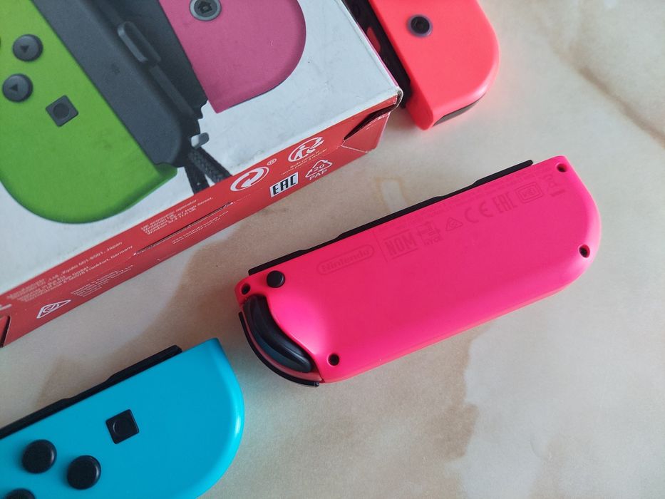Vând două perechi de Joy-Con uri pentru Nintendo Switch //poze reale