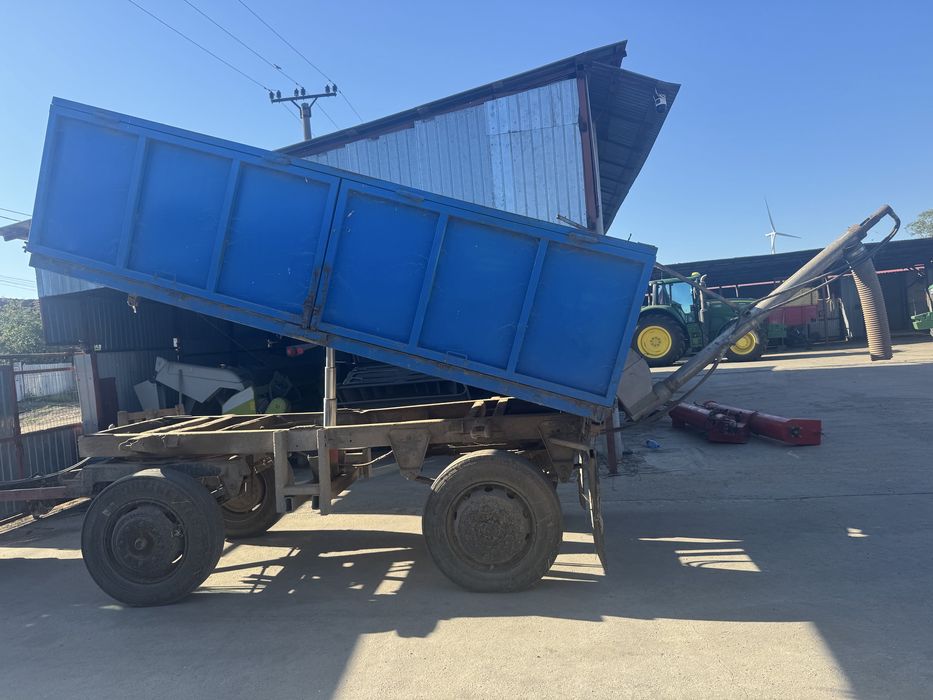 Remorca basculabila cu snec