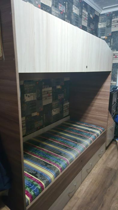 Двухъярусная кровать