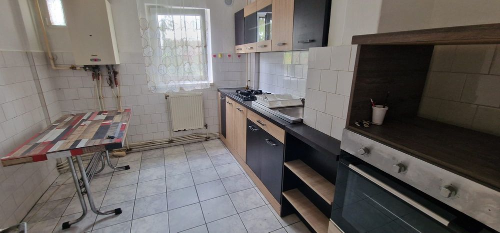 Închiriez apartament