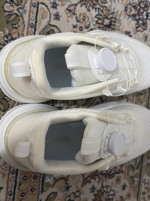 продаю кроссовки