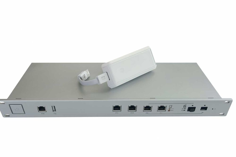 Router UniFi Security Gateway Pro Ubiquiti USG-PRO-4 + Cloud Key