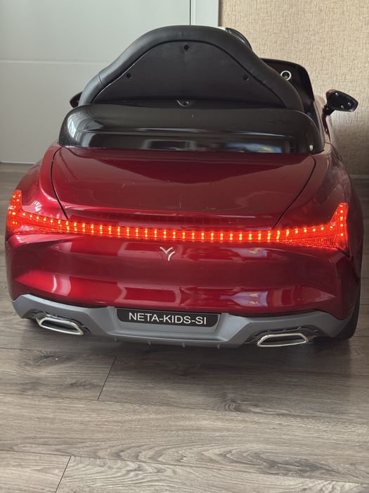 Машинка на аккумуляторе Tesla