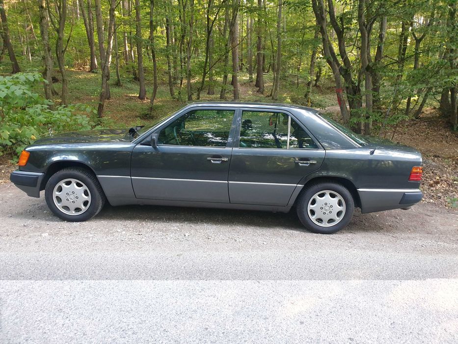 vand mercedes w124 E 280 vehicul istoric