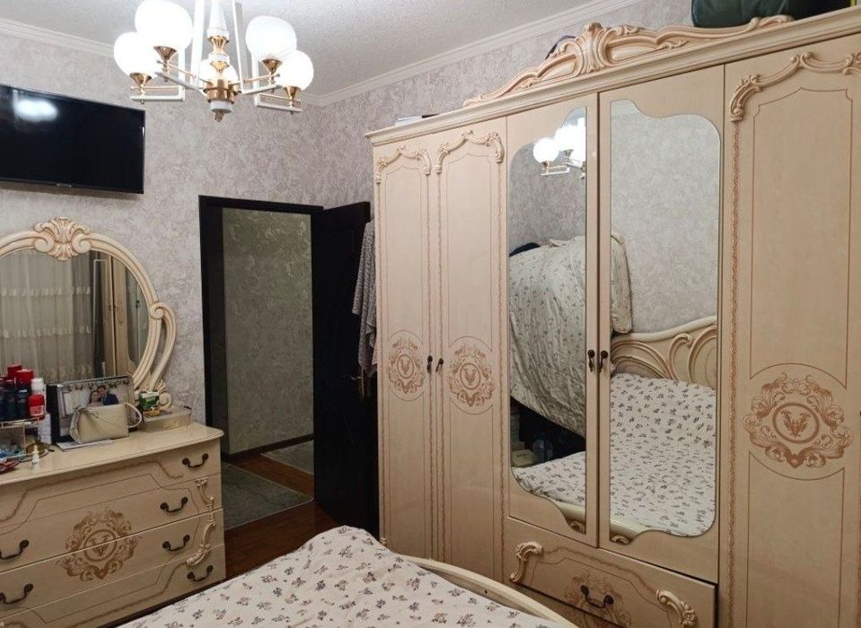 Продается квартира Юнусабад 19кв 4/4/5