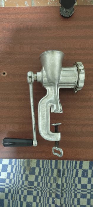 Мясорубка ручная механическая