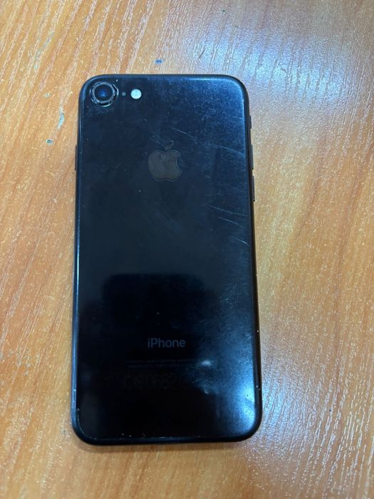 7 айфон, в рабочем состоянии