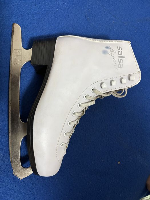 Коньки фигурные продам