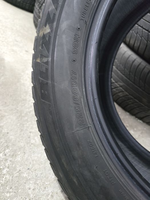 4 Броя 225/60/17 Bridgestone 2x6,5mm 2x6mm