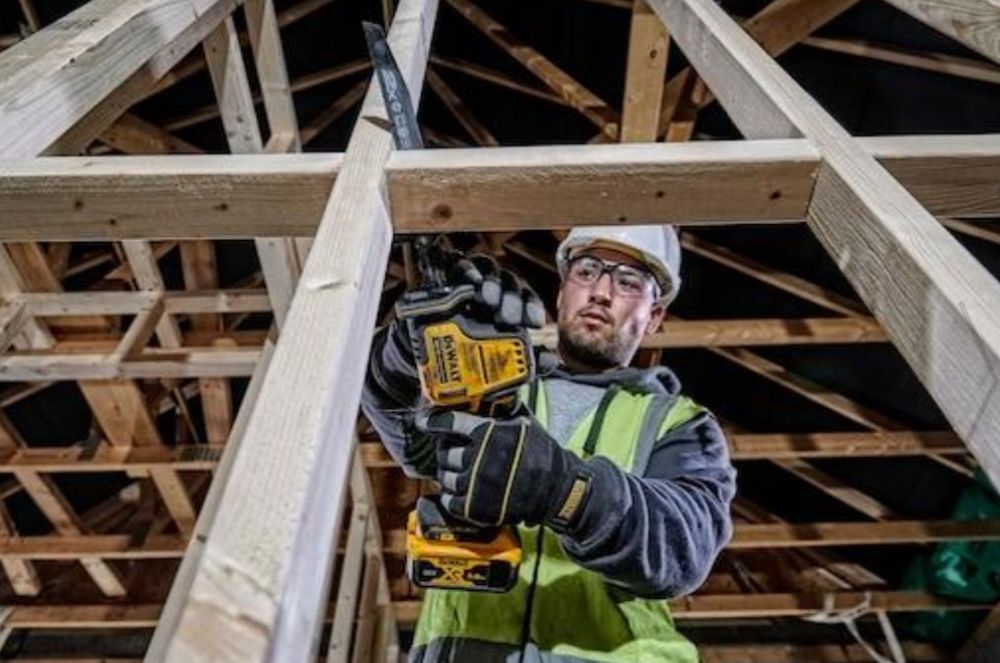 Акумулаторен Саблен Трион DeWALT DCS369N/18V