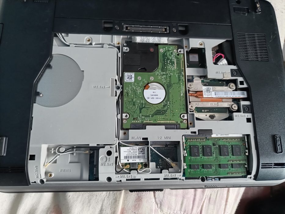 Vând laptop Dell