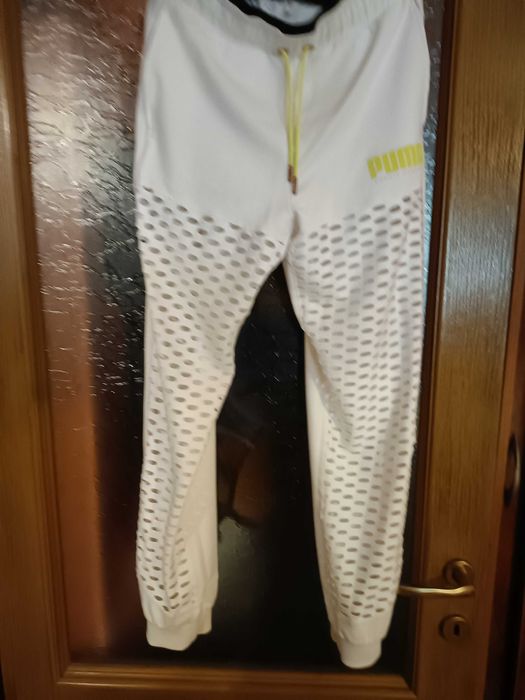 Vând pantaloni sport Puma