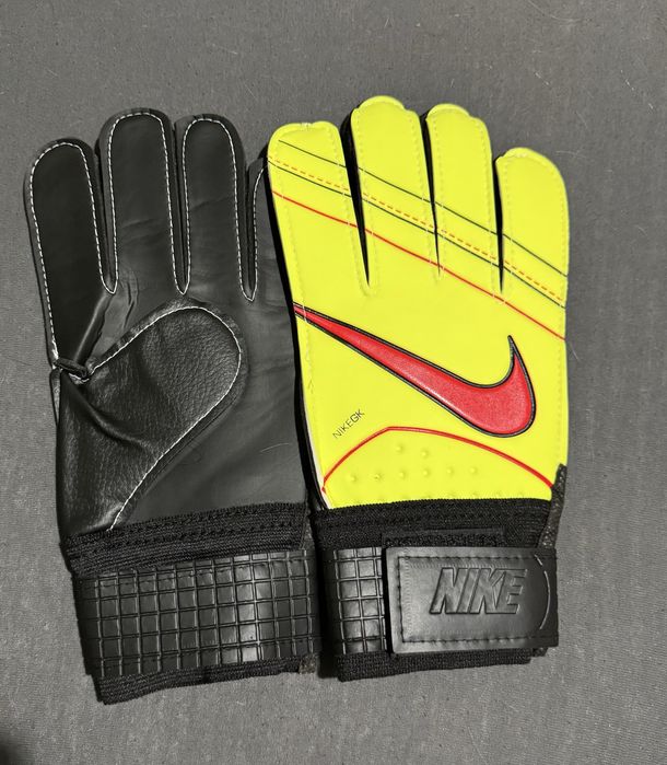 Вратарски ръкавици Nike – нови, размер 9 и 10