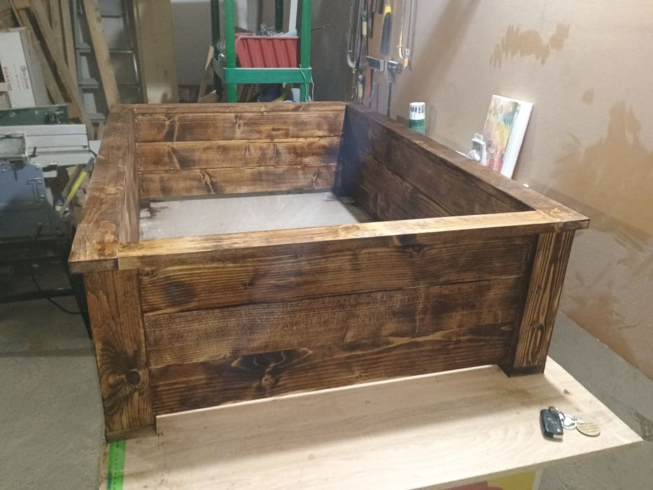 Продавам дървени кашпи